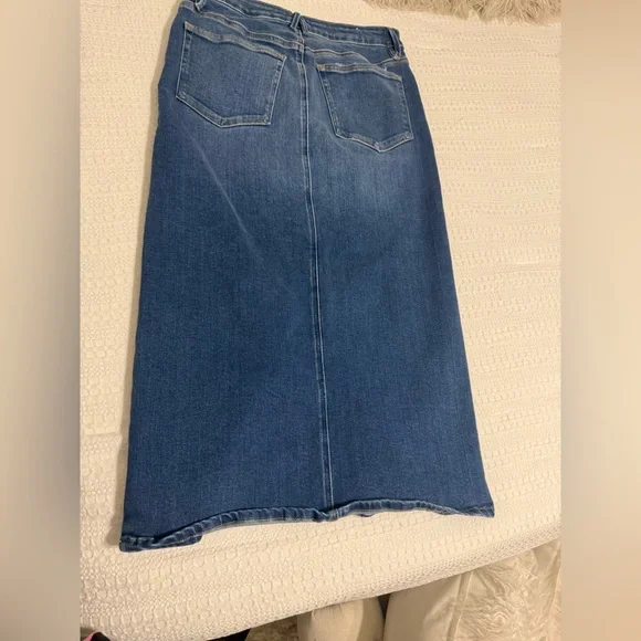 Good American Blue Denim Midi Skirt - Picture 6 of 10